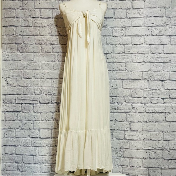 Free People Dresses & Skirts - Free People Spaghetti Strap Ivory Maxi Dress